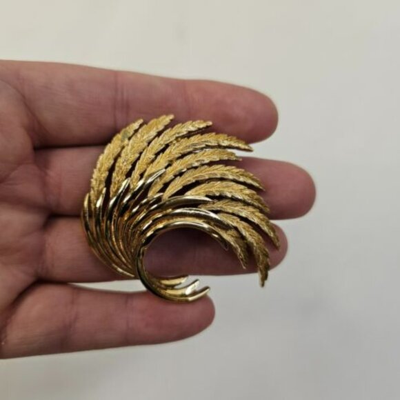 Monet Gold Tone Metal Straw Wheat Brooch Harvest Marked Pin - Picture 5 of 7